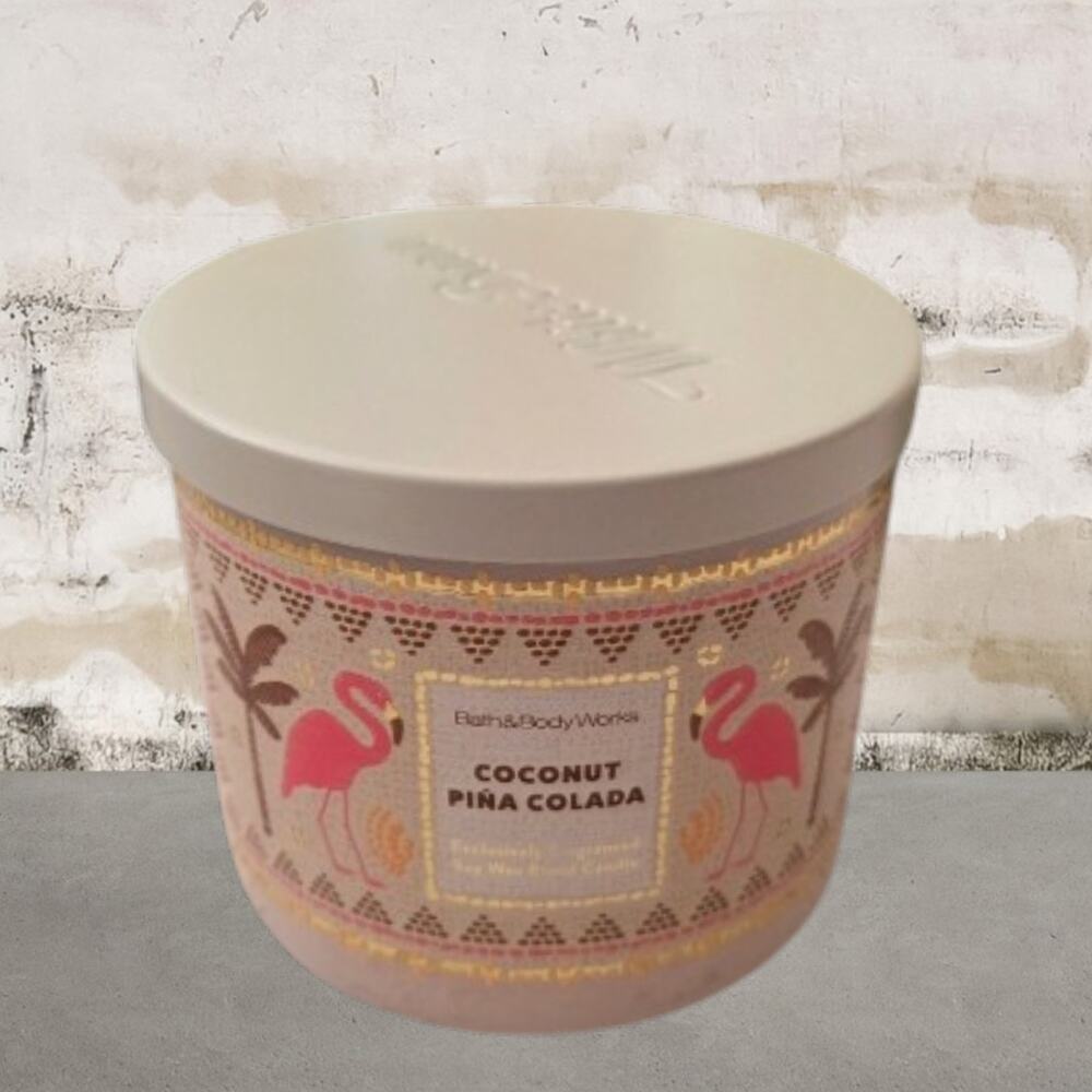 Bath & Body Works Tropical Coconut Pina Colada Candle NWT